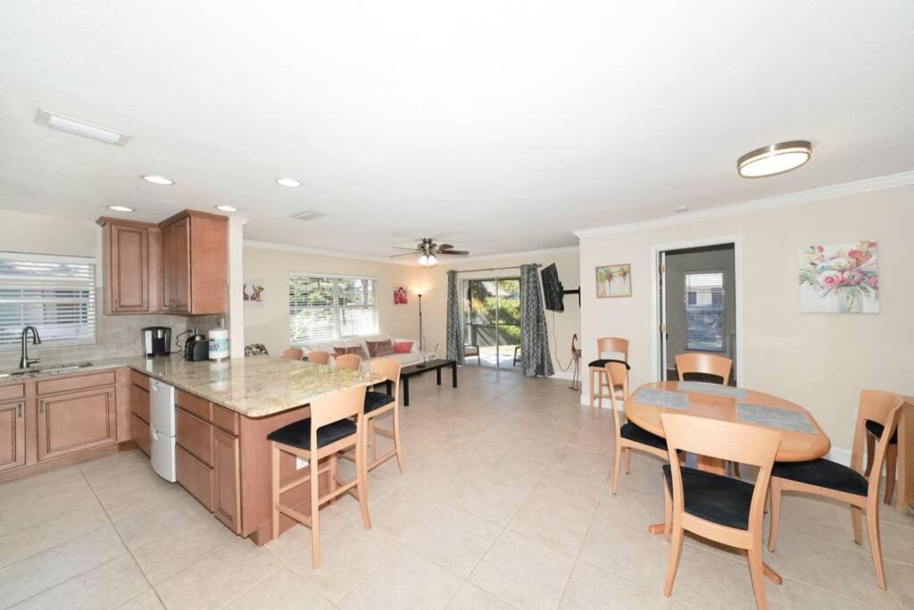 Pet-Friendly, King Bed, Close To Siesta Beach, Restaurants, Shopping Villa Sarasota Exterior foto