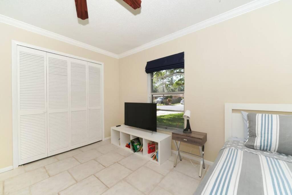 Pet-Friendly, King Bed, Close To Siesta Beach, Restaurants, Shopping Villa Sarasota Exterior foto